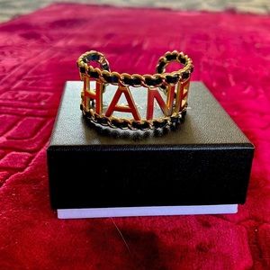 Beautiful CHANEL Bracelet leather twain